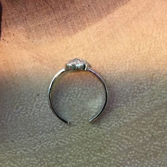 Sterling Silver Faceted CZ Heart Toe Ring Midi Ring - Picture 4 of 4